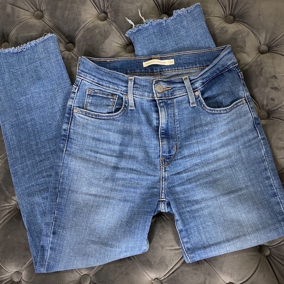 Levi’s High Rise Slim Straight Crop Distressed Jeans - Picture 7 of 16